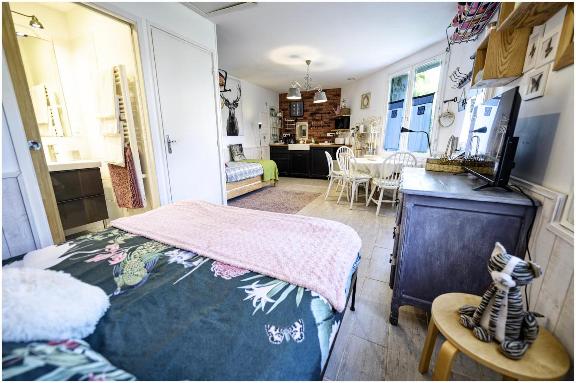 Les 2 Gites Des Chambres De Capucine Carcagny Bilik gambar